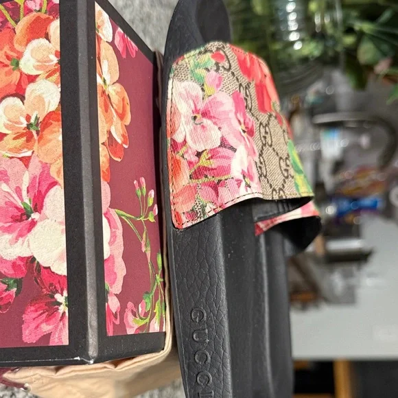 Gucci Bloom GG Slide Sandals - Black and Multicolor - Picture 3 of 5